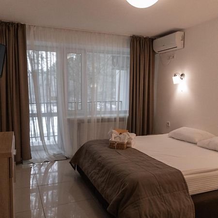 Sosnovel Hotel Voropajiv Kültér fotó