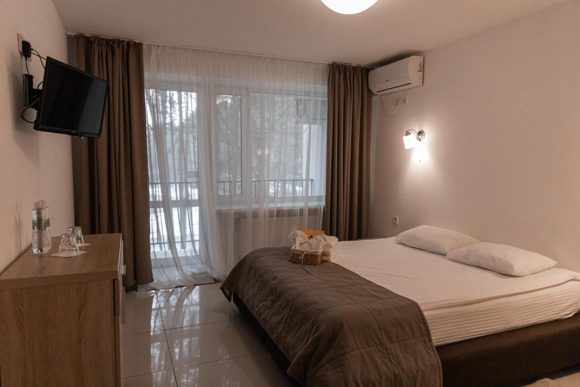 Sosnovel Hotel Voropajiv Kültér fotó